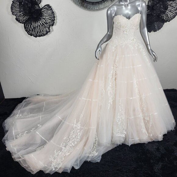 NWT~$2150~LO'ADORO~2/4~IVORY BLUSH STRAPLESS LACE BALL GOWN WEDDING DRESS - Picture 2 of 16